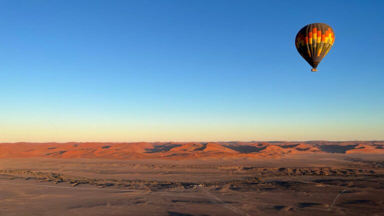 Namibie : focus sur le vol en montgolfière!